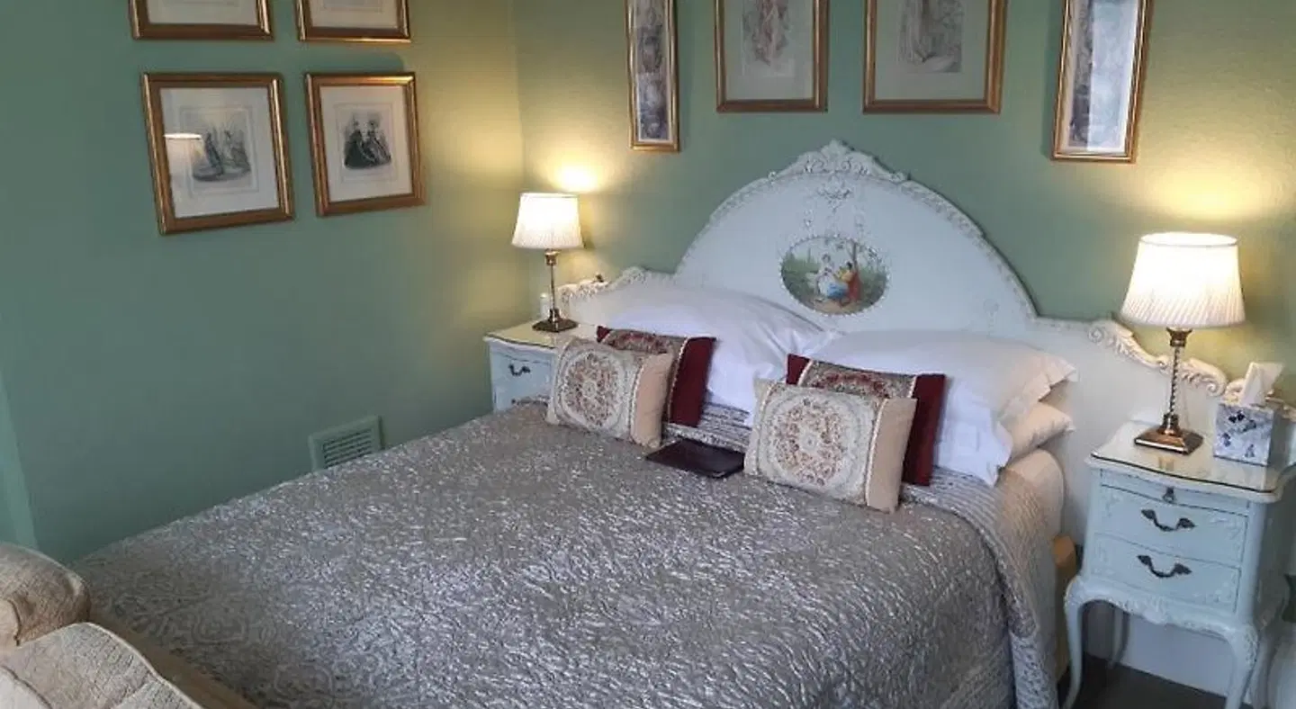 Holywell House ROOM_EXAMPLE