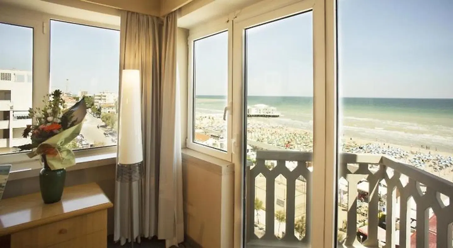 City Hotel ROOM_EXAMPLE