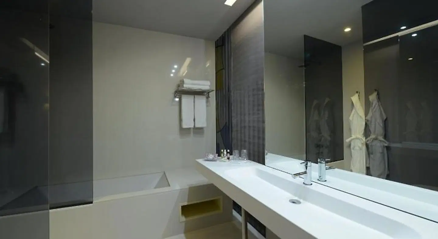 EMAJ Boutique Hotel Badezimmer