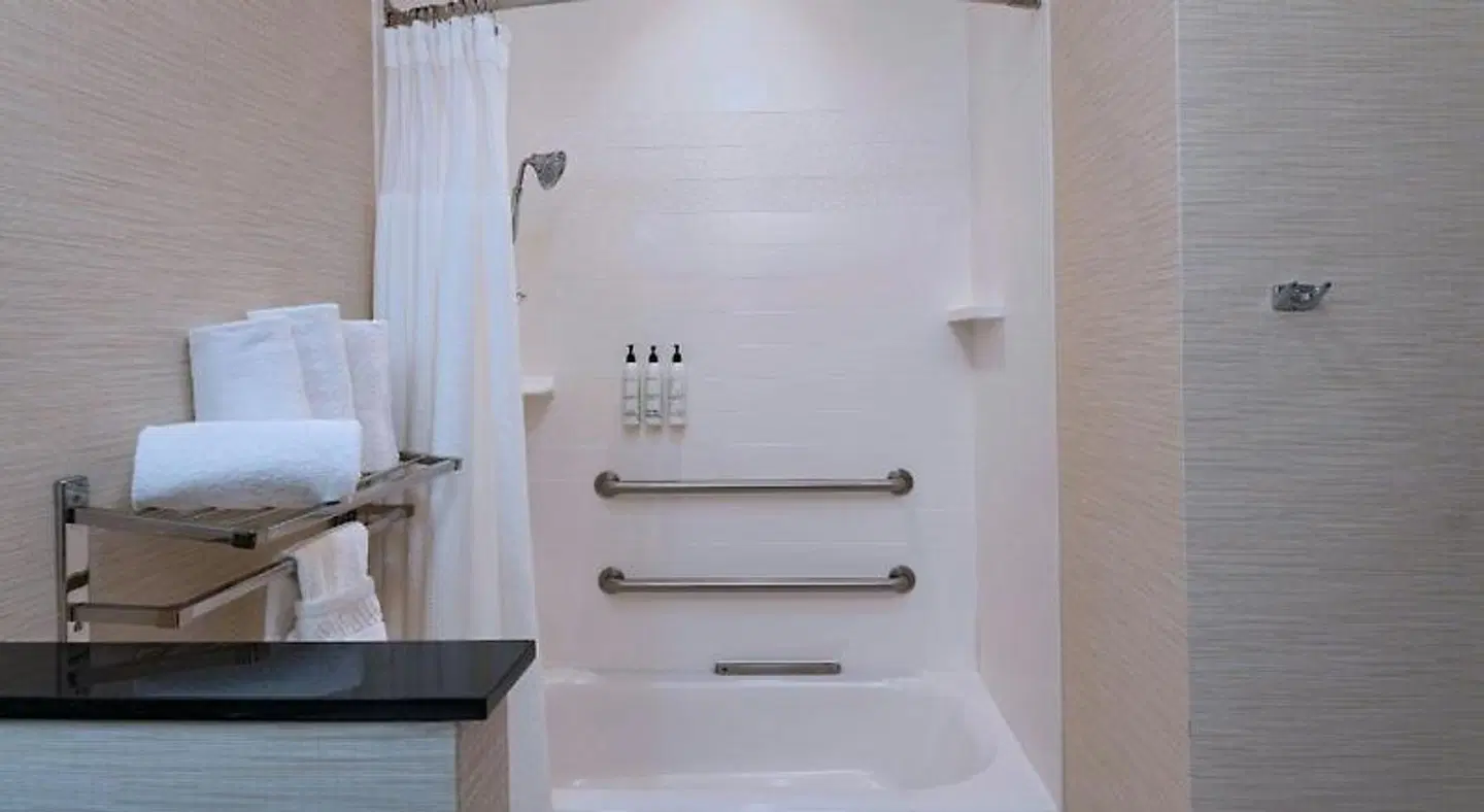 Fairfield Inn & Suites by Marriott Fredericksburg Badezimmer