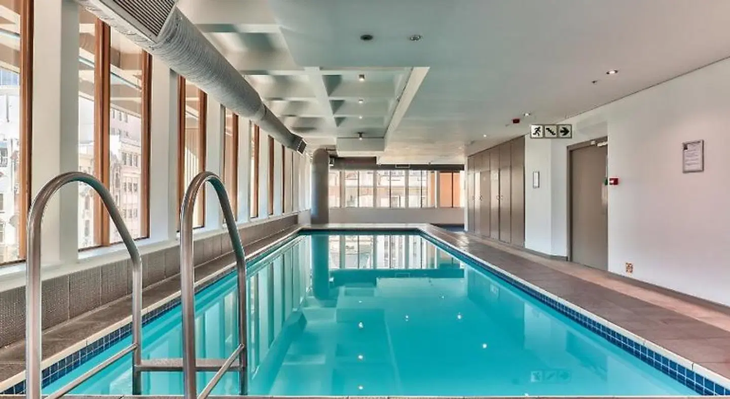 Cartwrights Apartments Hallenbad