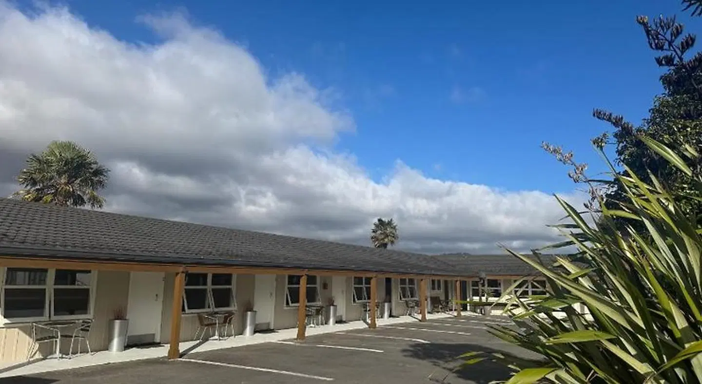 Bristol Motel EXTERIOR