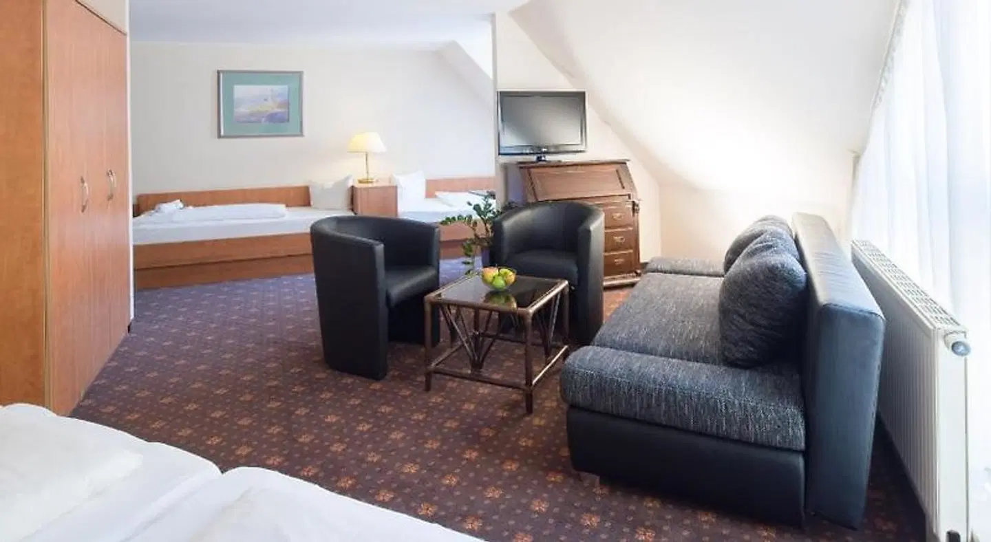 Maximilian ROOM_EXAMPLE