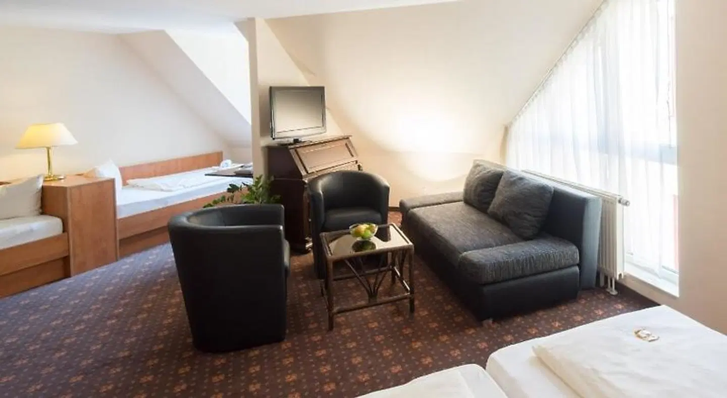Maximilian ROOM_EXAMPLE