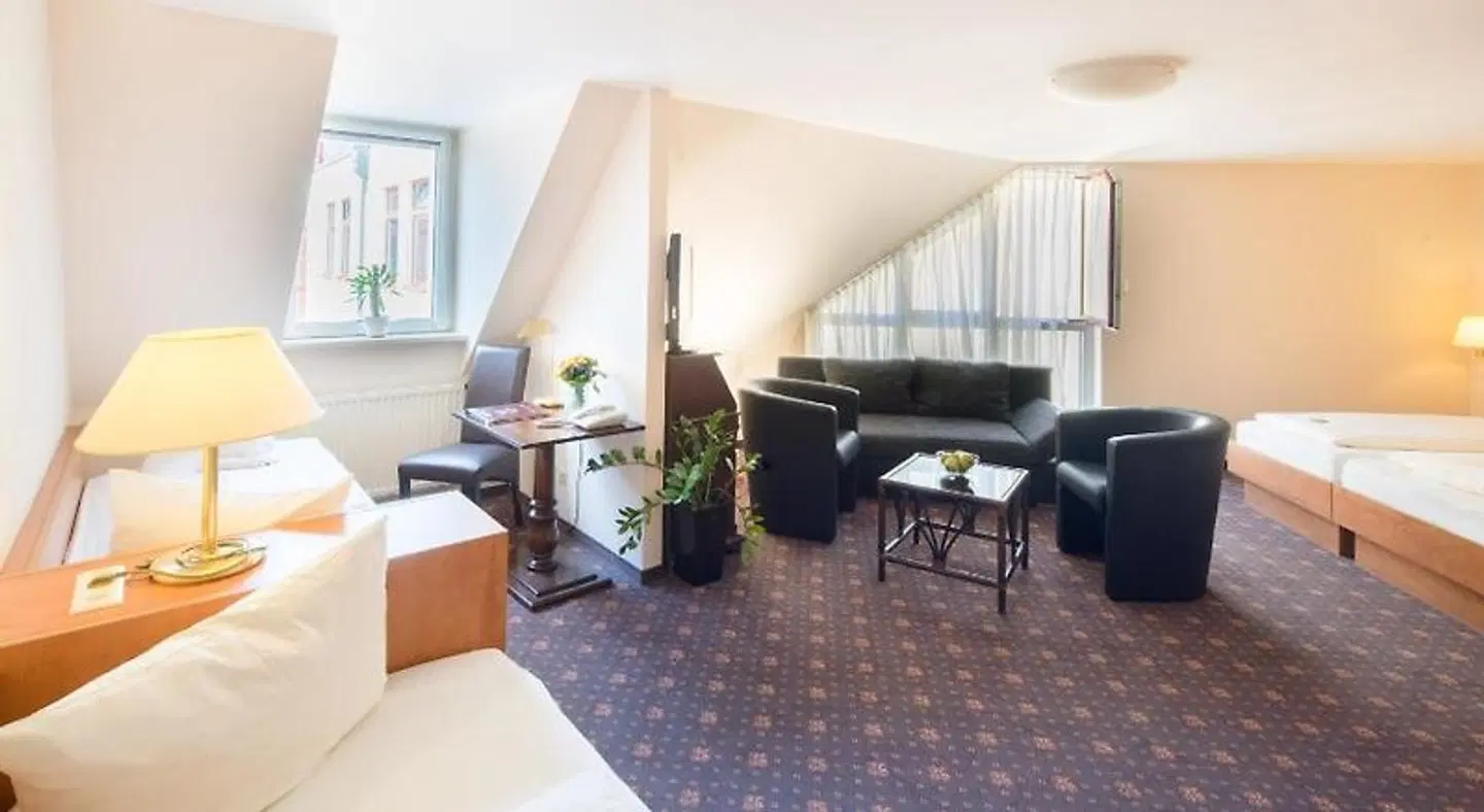 Maximilian ROOM_EXAMPLE