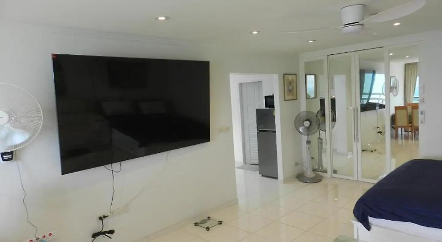 Alex Group Jomtien Plaza Condotel Badezimmer