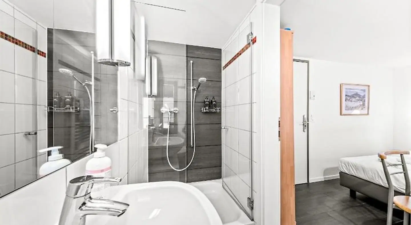 Hine Adon Badezimmer