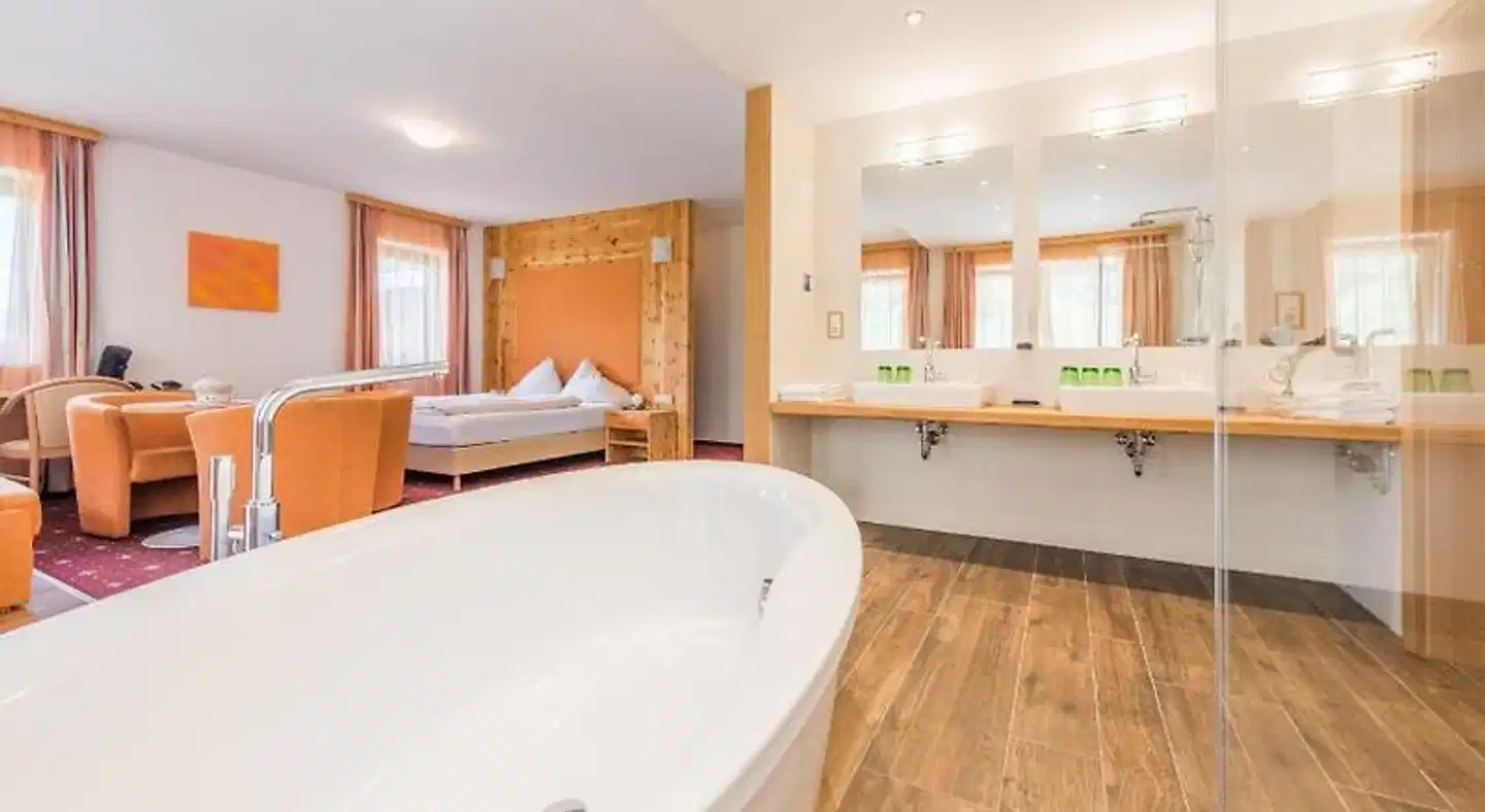 Künstleralm Hotel & Apartments Badezimmer