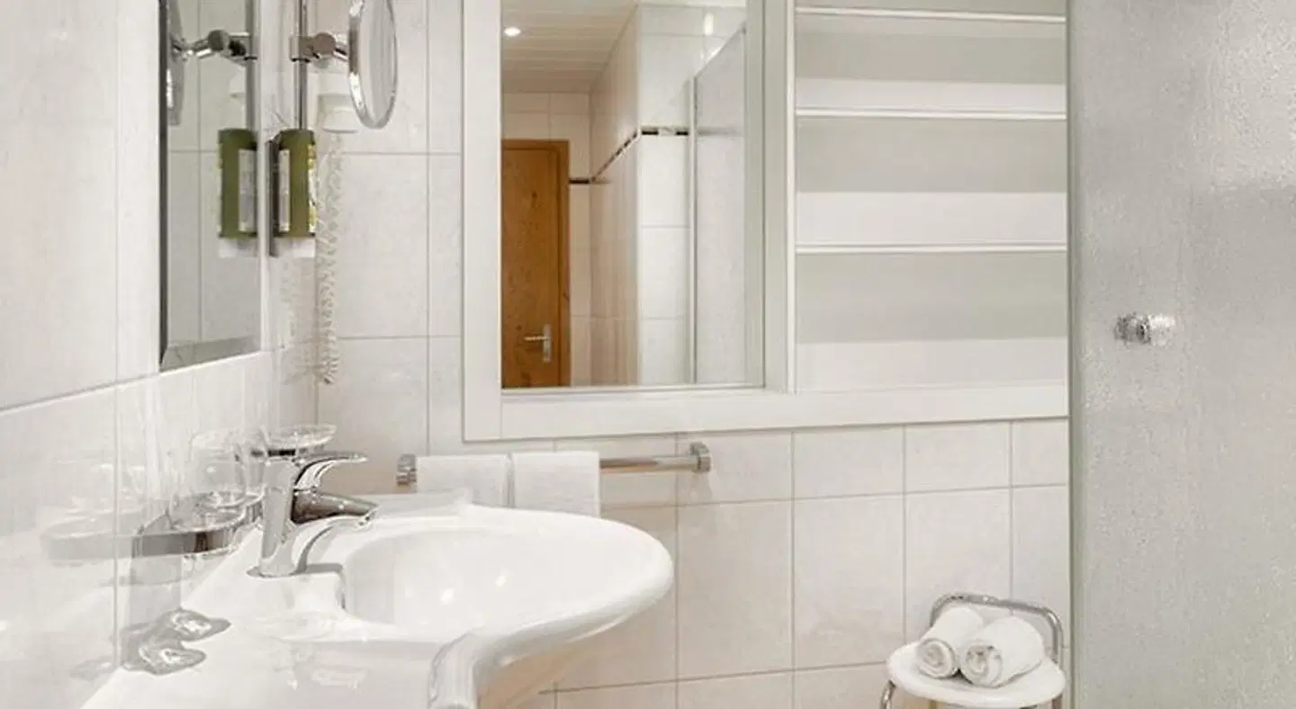 Aparthotel Tschanun Garni Badezimmer
