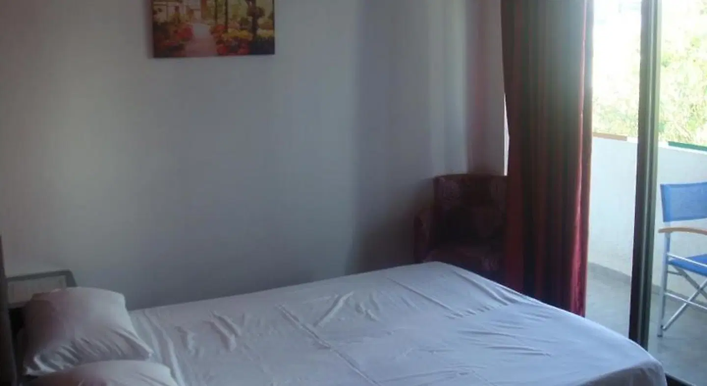 Omiros ROOM_EXAMPLE