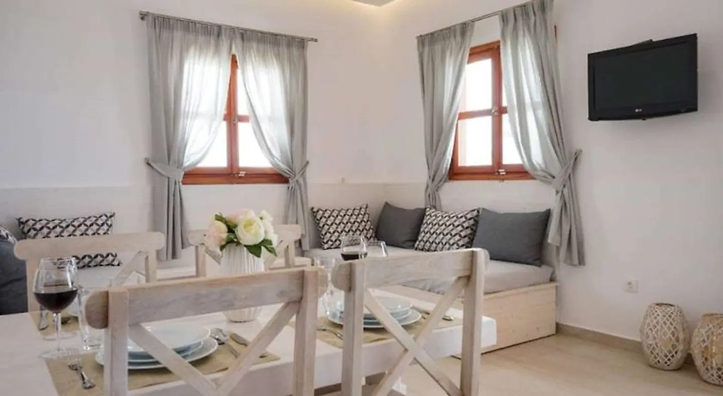 Lindian Polis ROOM_EXAMPLE