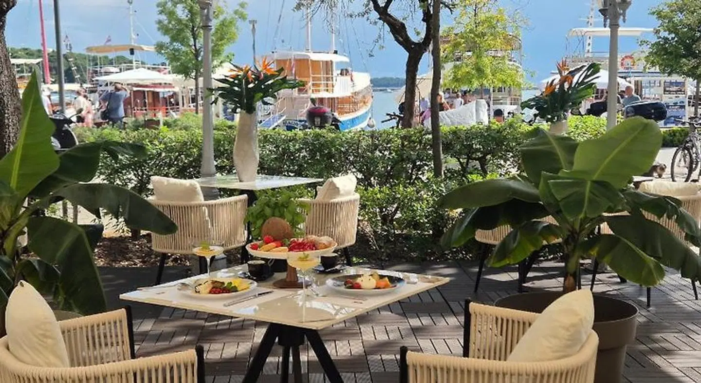 Mauro Restaurant