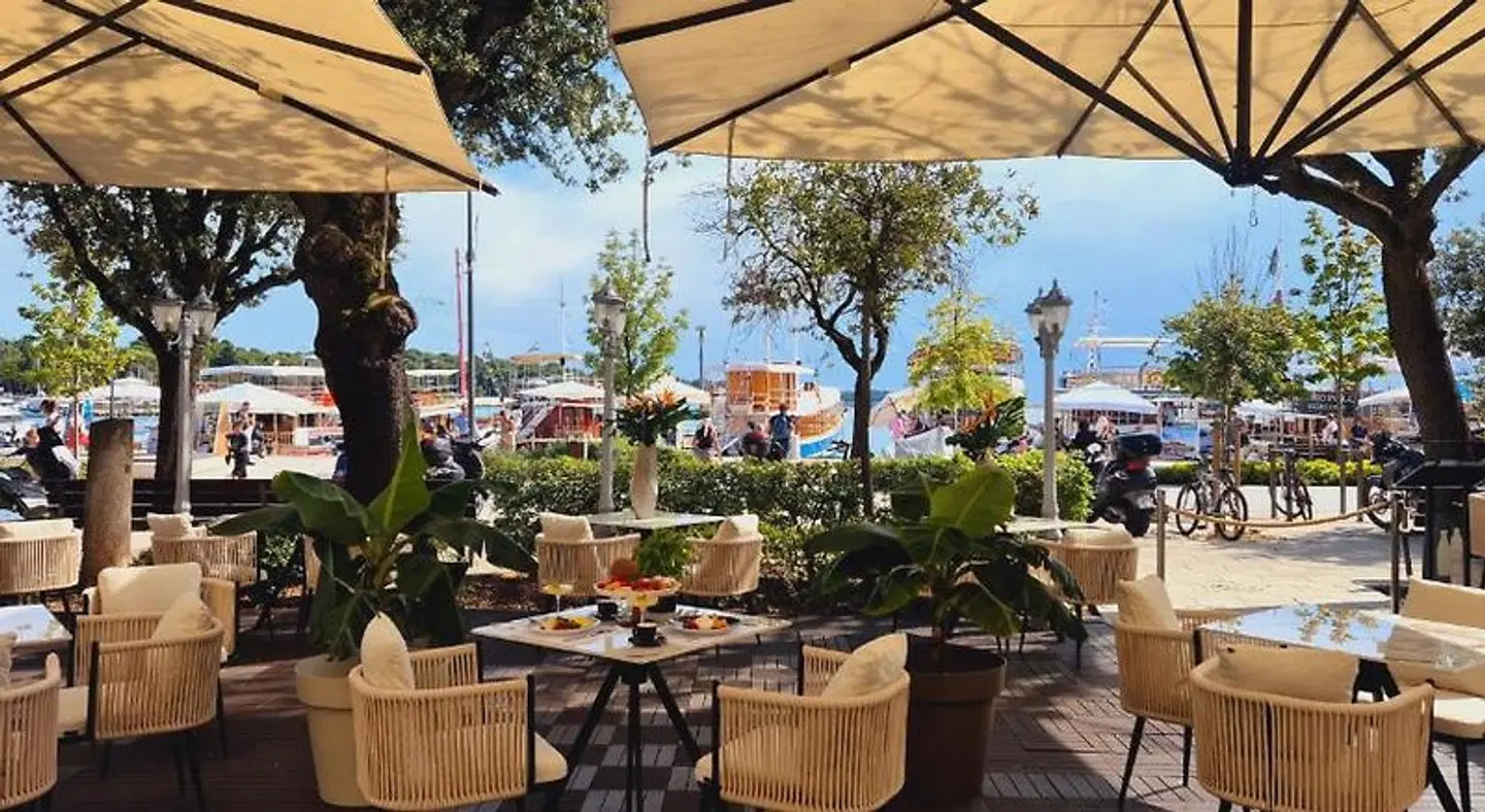 Mauro Restaurant