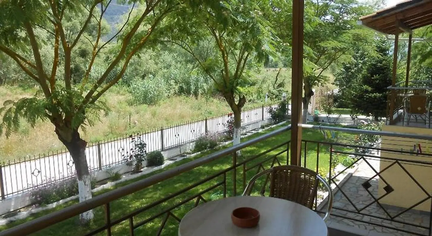 Zisis Garden Studios Terrasse