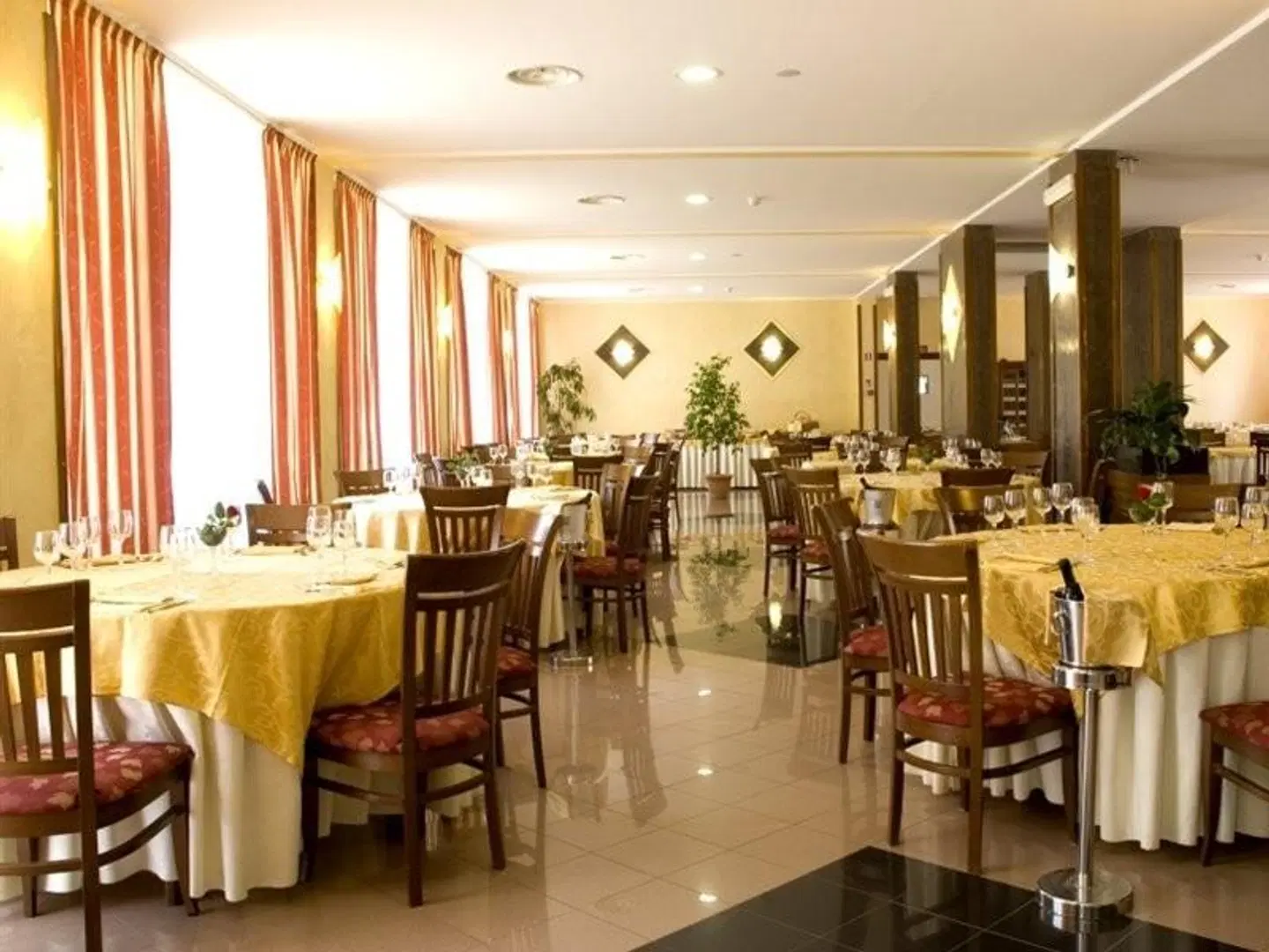 River Palace Restaurant
