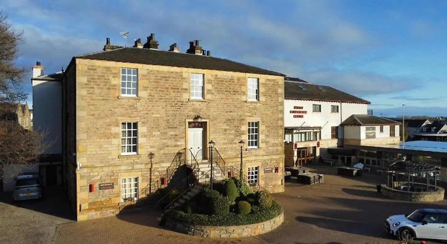 The Mansefield Hotel EXTERIOR