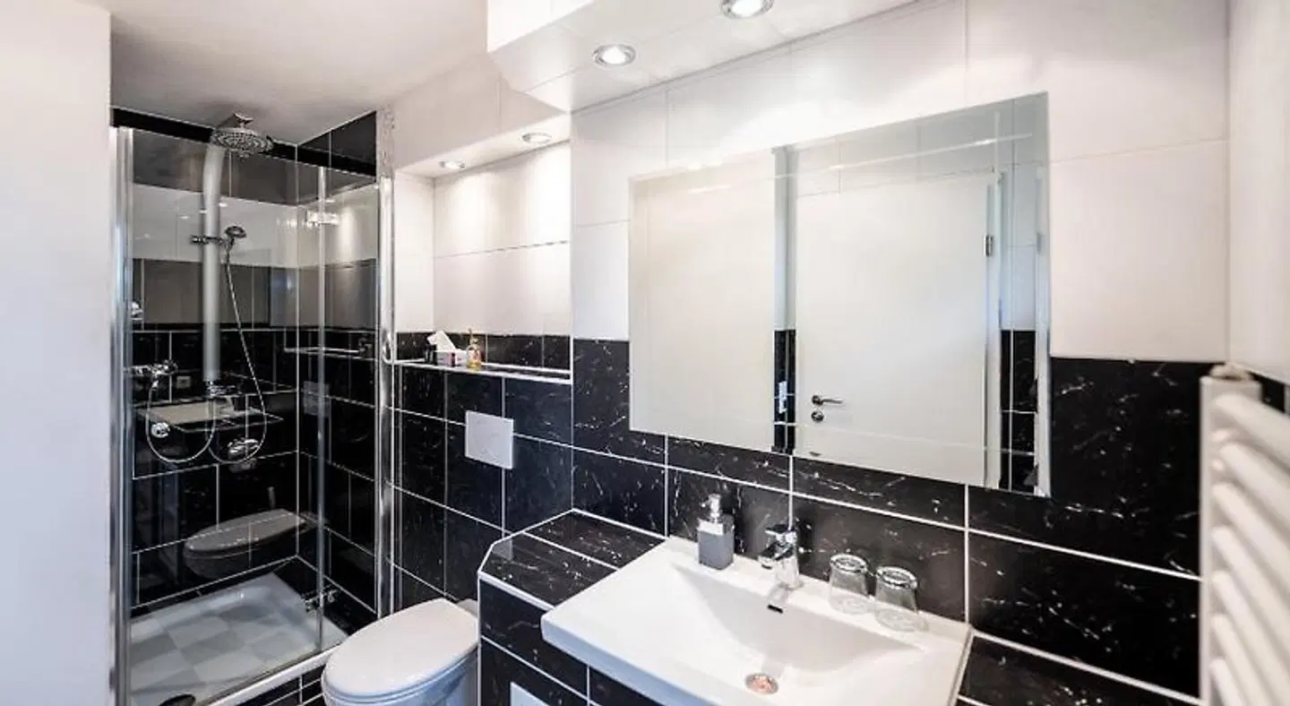 Oma's Küche & Quartier Badezimmer