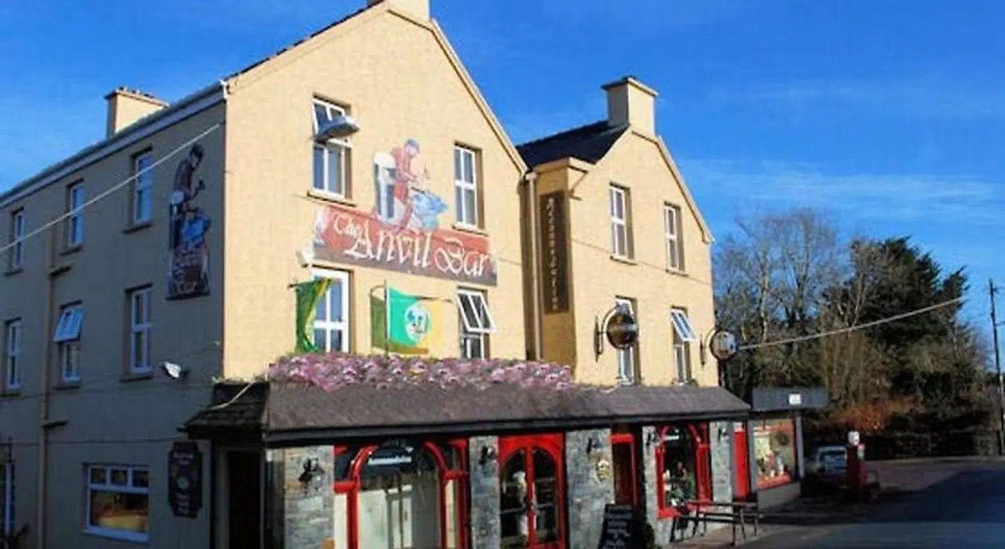 The Anvil Bar B&B EXTERIOR