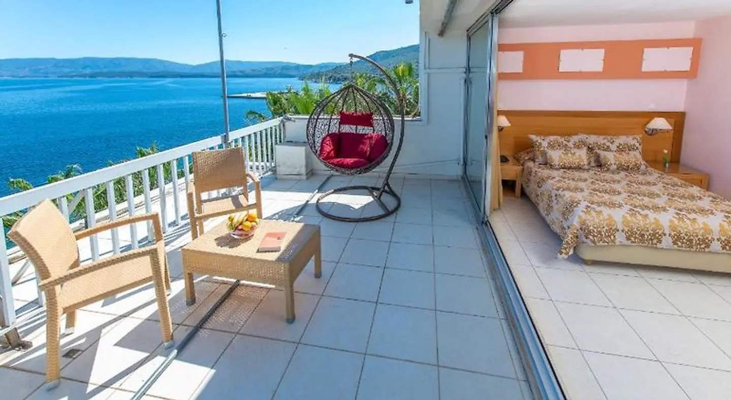 Hotel Avra Terrasse