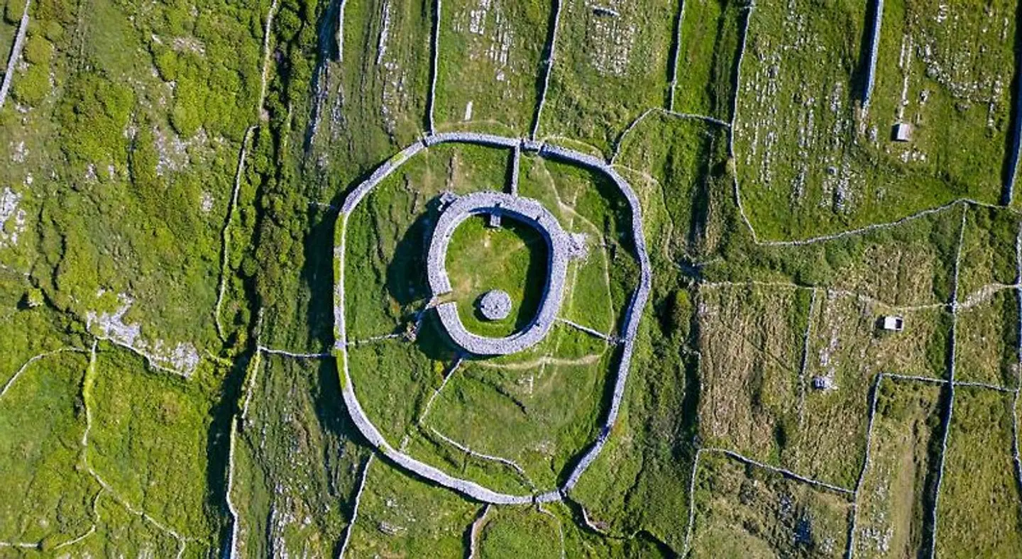 Aran Walkers Lodge LANDSCAPE