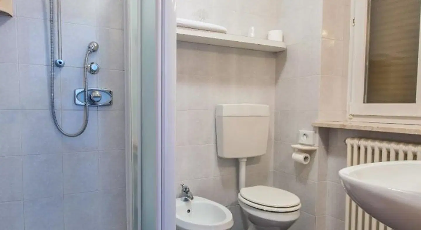 Garni Castel Ferari Badezimmer