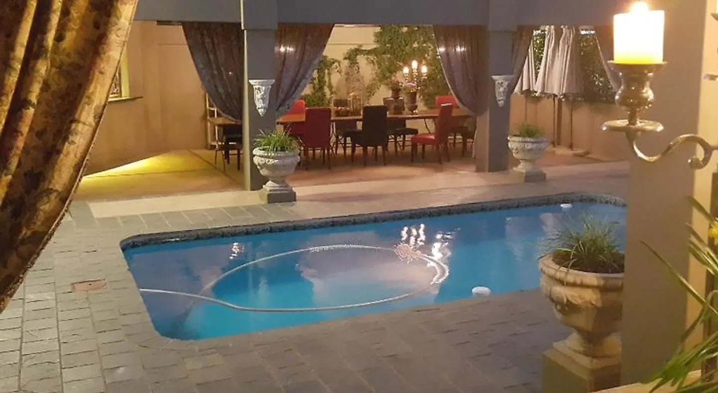 Villa Brocant Guest house Hallenbad