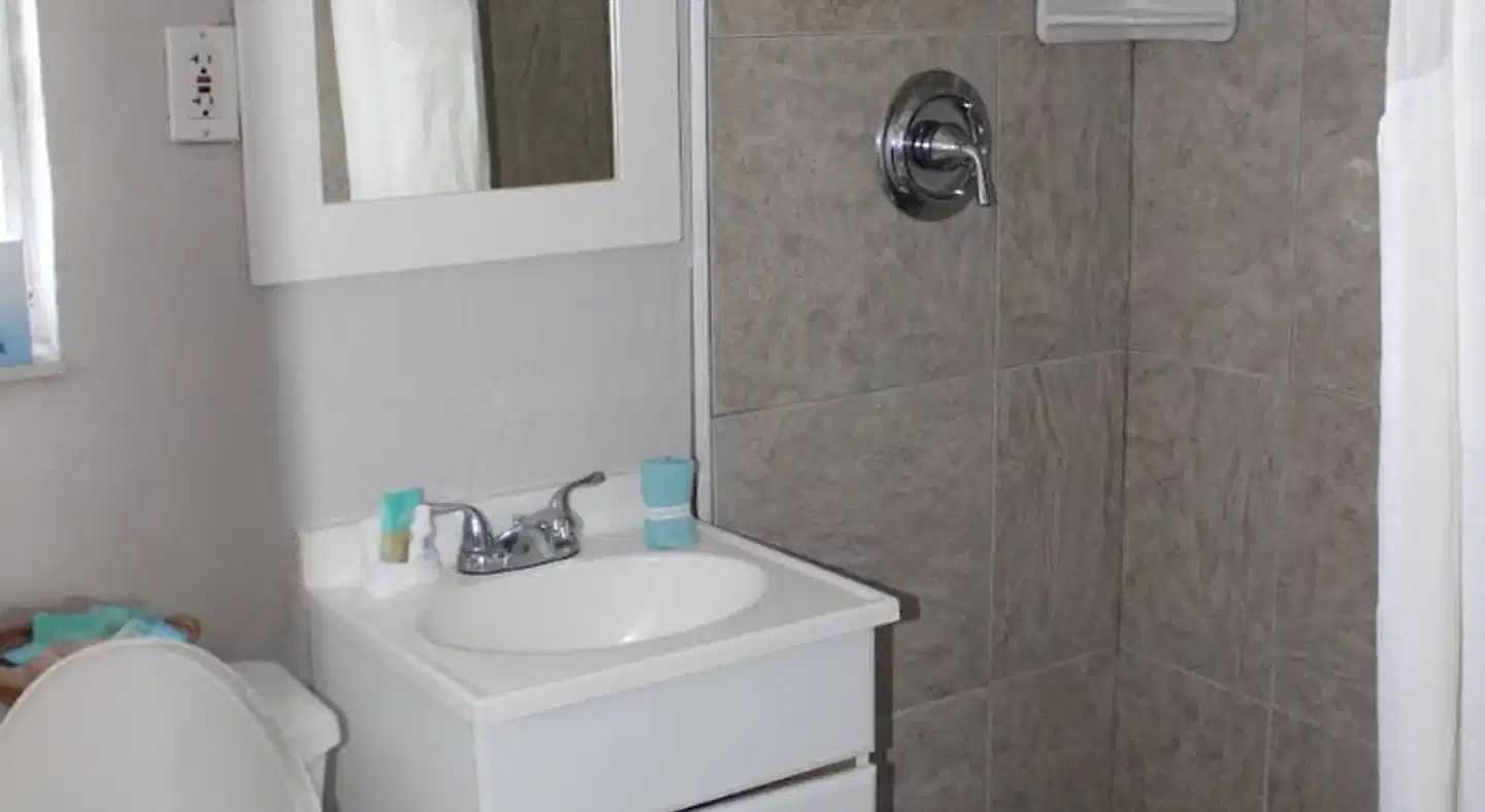 Shoreline All Suites Inn & Cabana Colony Cottages Badezimmer