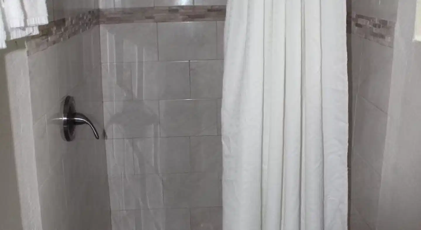 Shoreline All Suites Inn & Cabana Colony Cottages Badezimmer