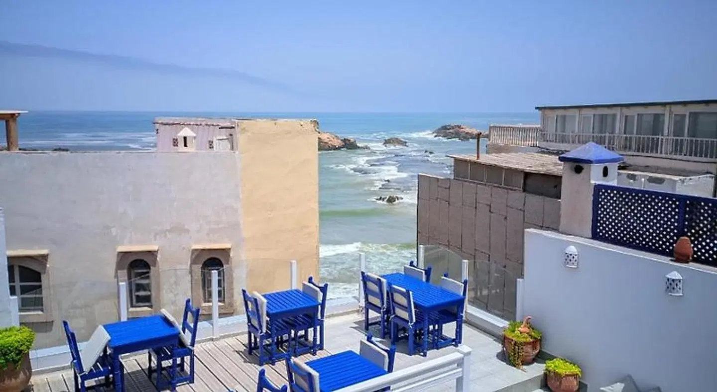 La Fontaine Bleue Strand