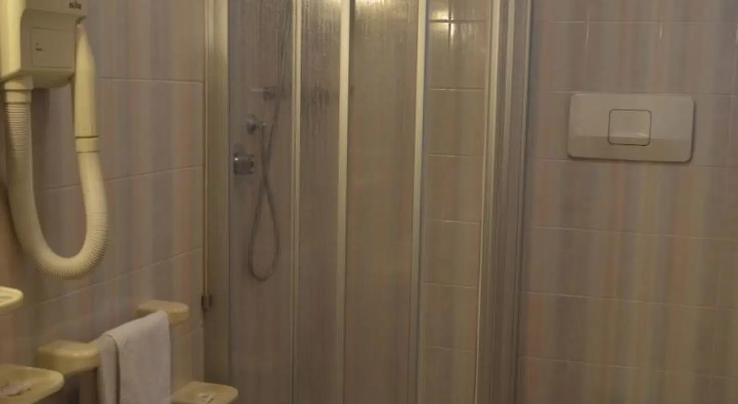 Hotel Garnì Bucaneve Badezimmer