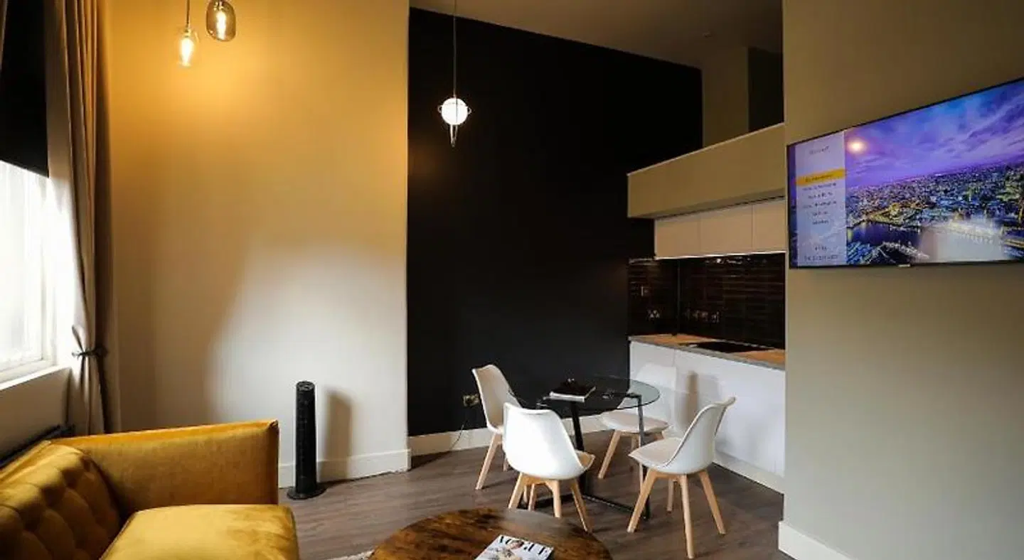 Revolver Hotel LOUNGE_LOBBY