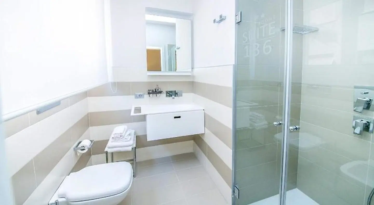 Suite 136 Badezimmer