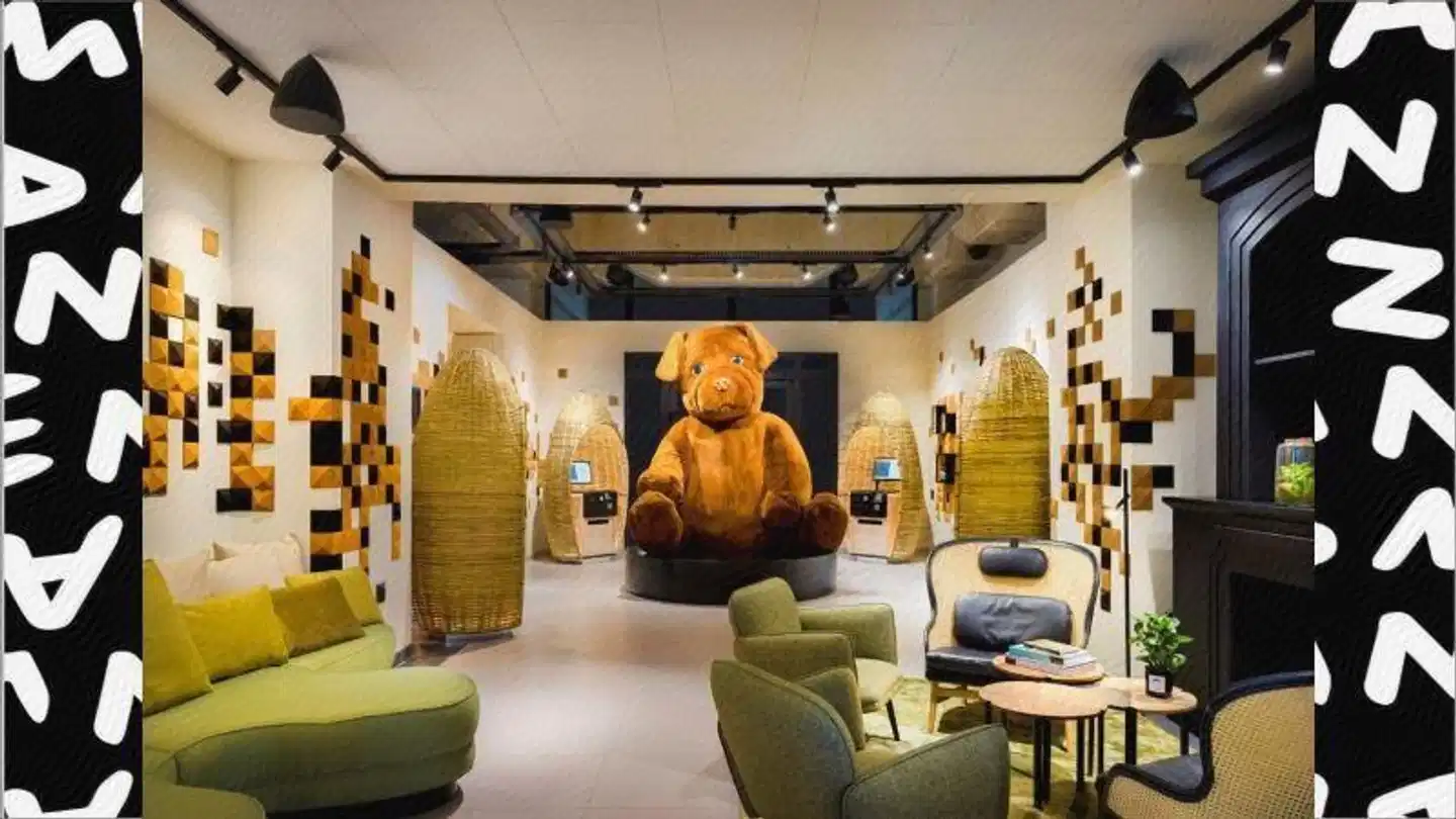 FirstName Bordeaux Lobby
