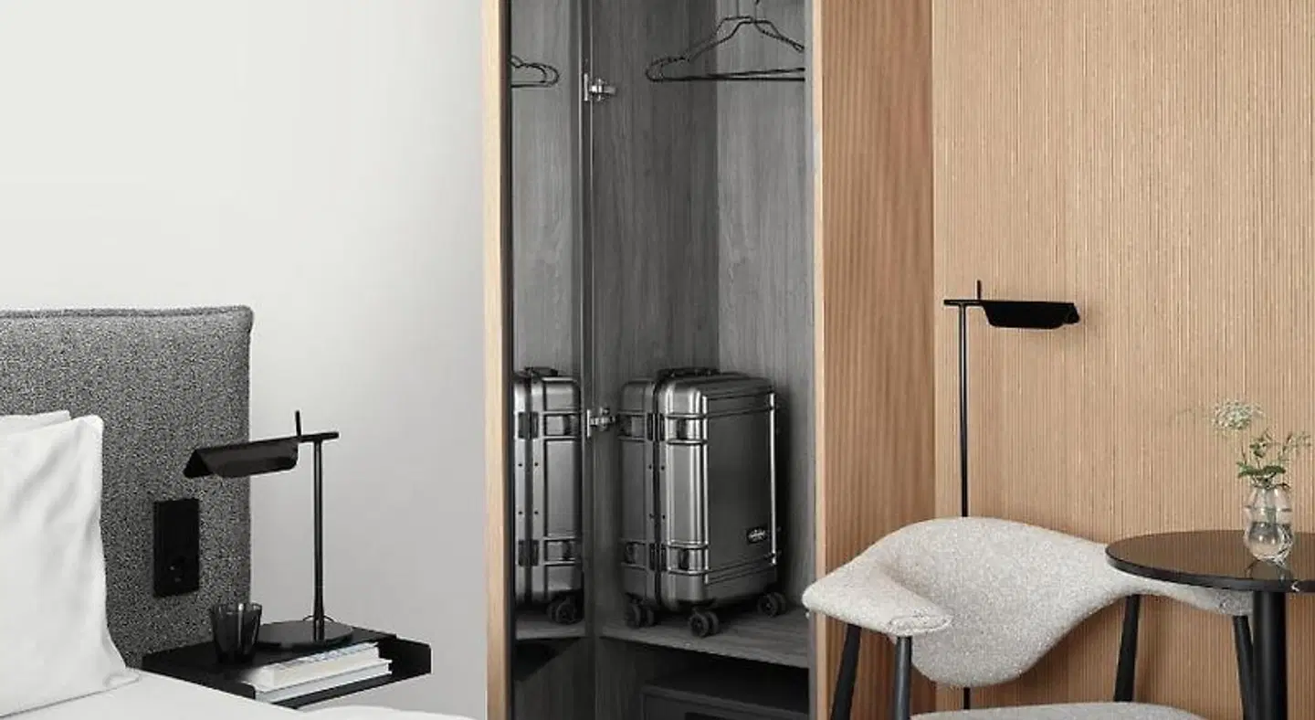 Bob W Munich Old Town ROOM_EXAMPLE