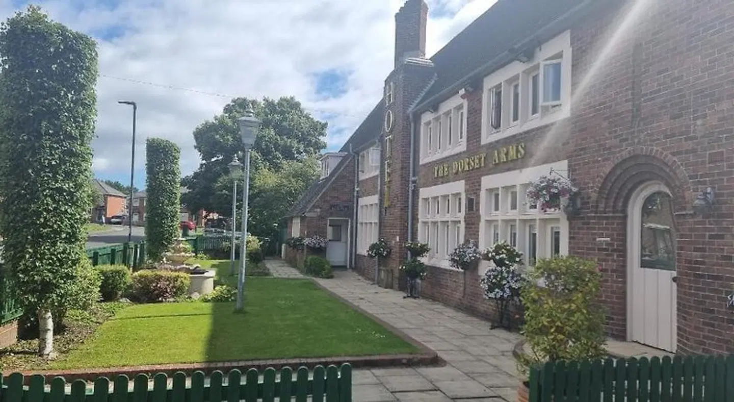 Dorset Arms Hotel EXTERIOR