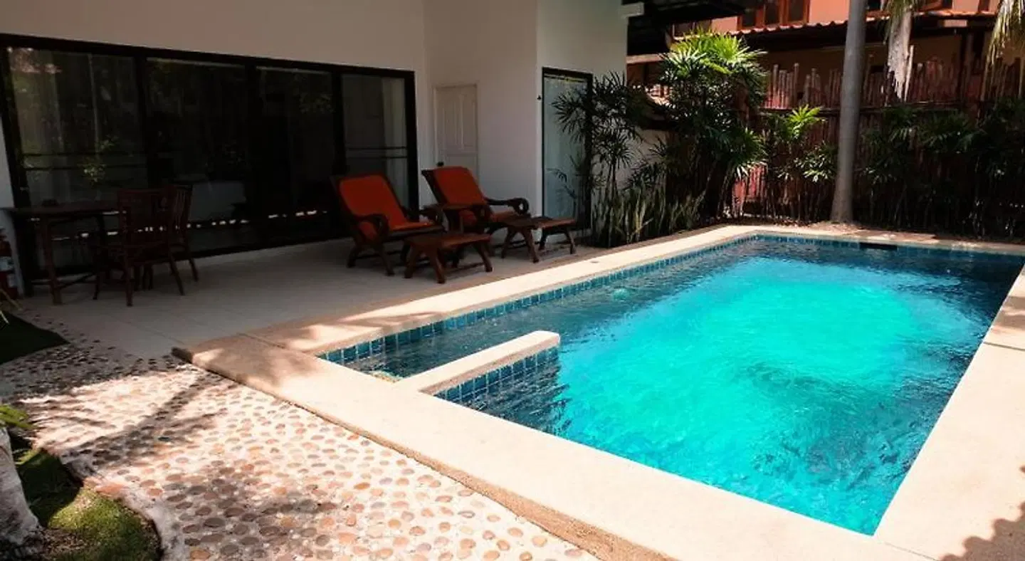 Villa Raya Resort - Private Pool Villas Hallenbad