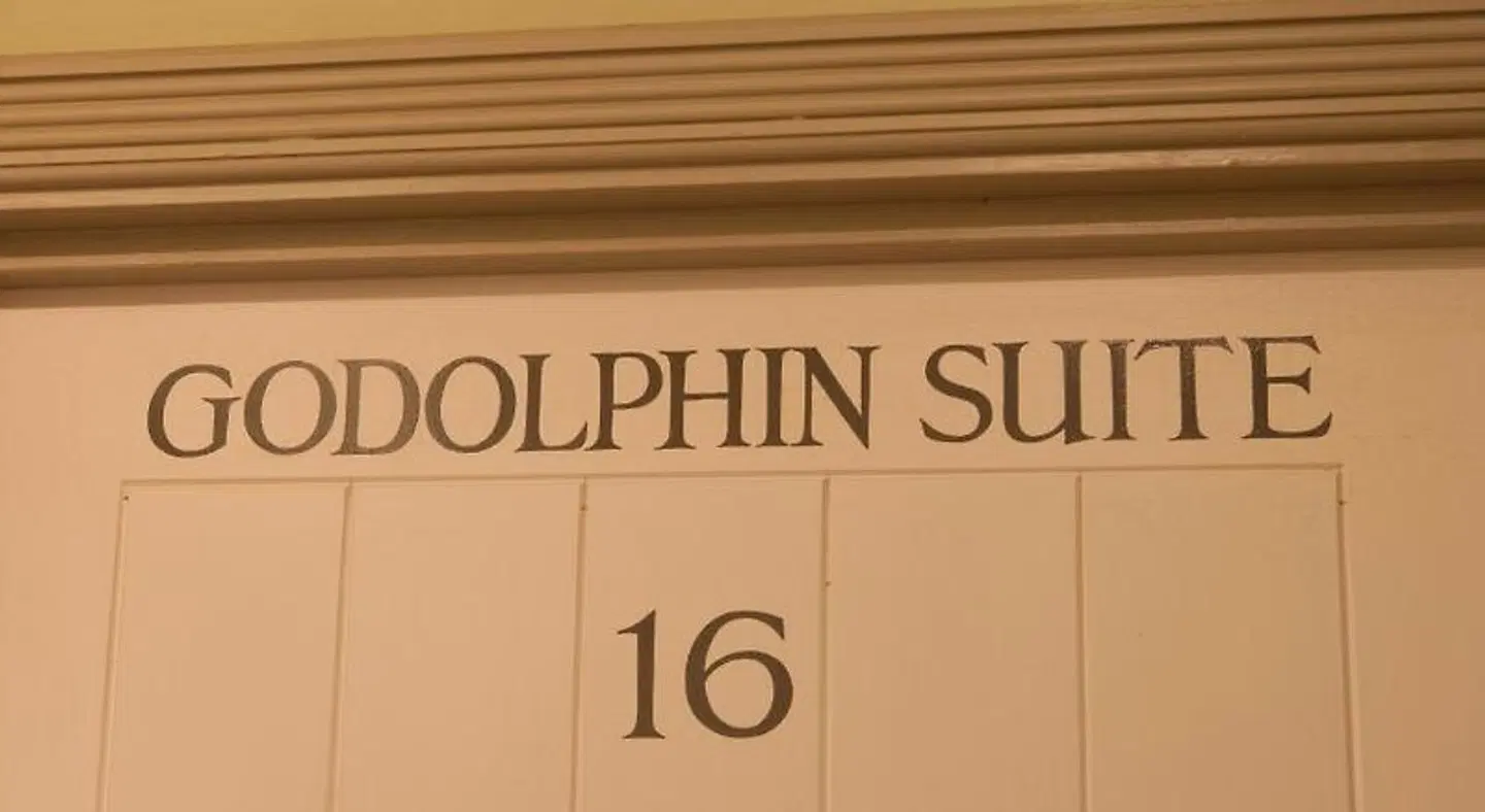 The Three Crowns MODEL_IMPRESSION