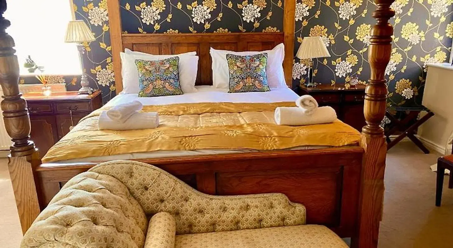 The Castle House ROOM_EXAMPLE