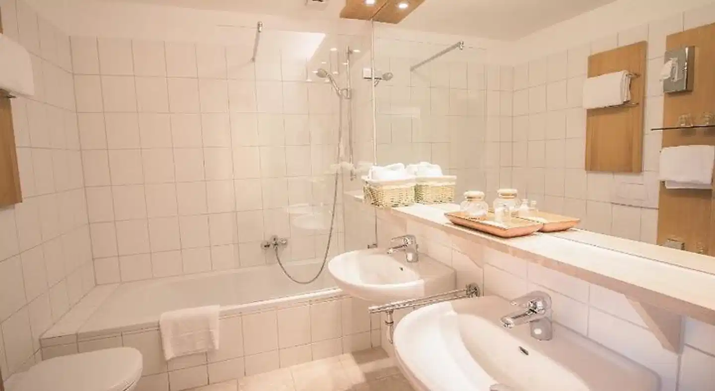 Romantik Hotel Hirschen Badezimmer