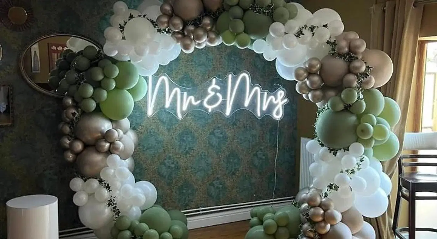 The Shoulder at Hardstoft Tiere