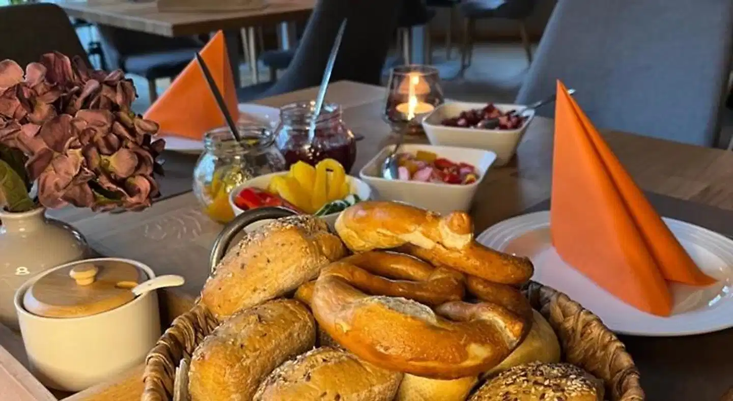 Bunter Bock  Die Harz-Urlaubs-Alm Restaurant