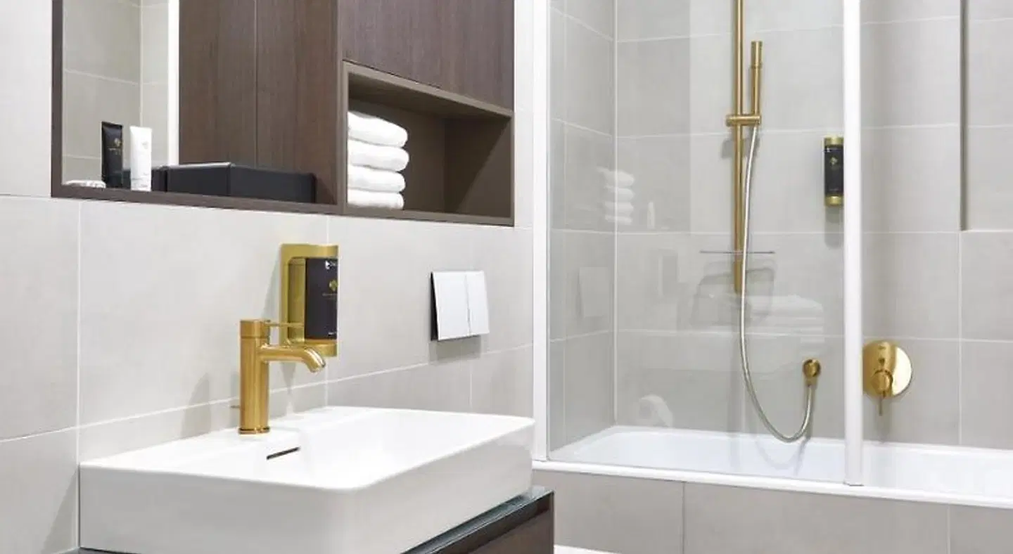 Three Golden Crowns Apartments Badezimmer