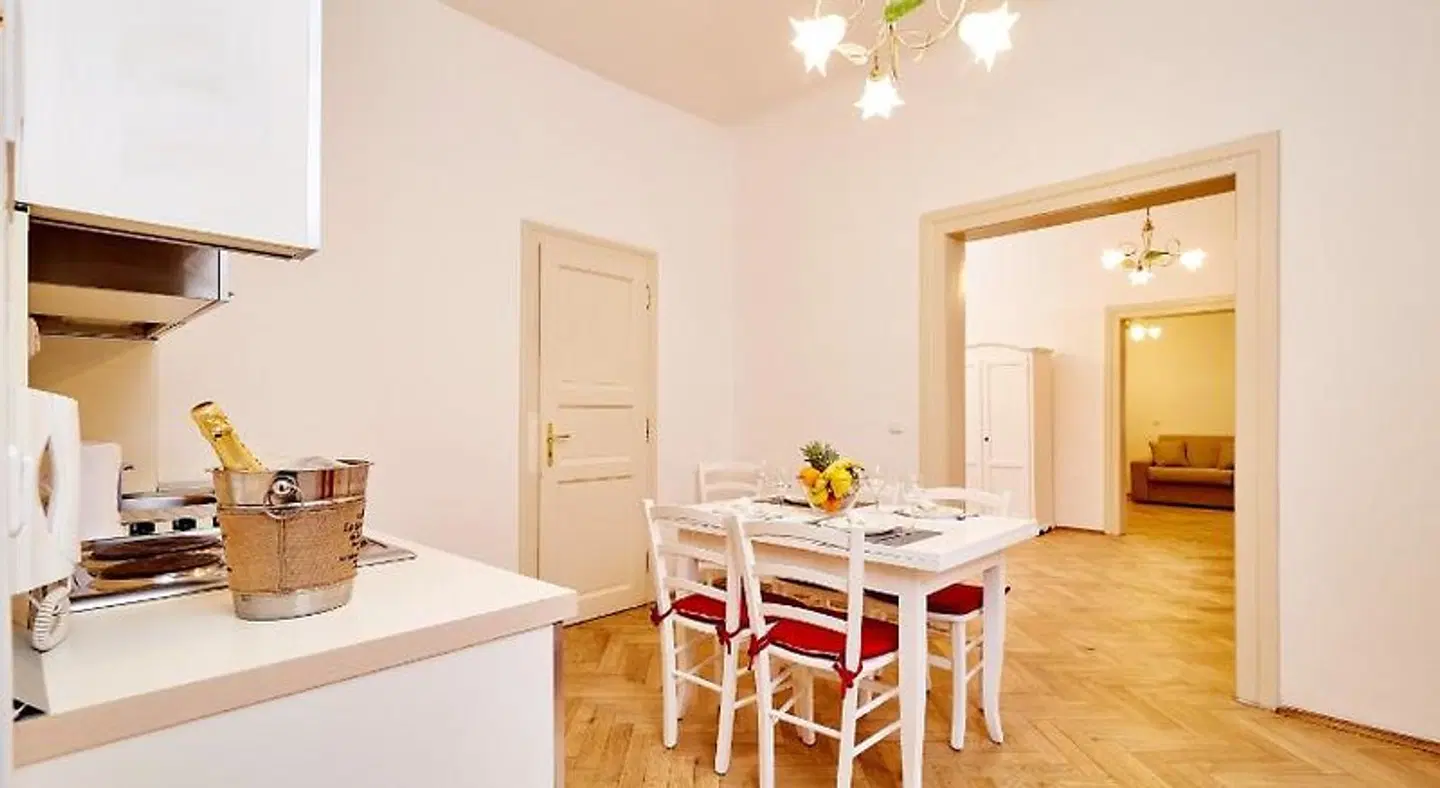 Three Golden Crowns Apartments ROOM_EXAMPLE