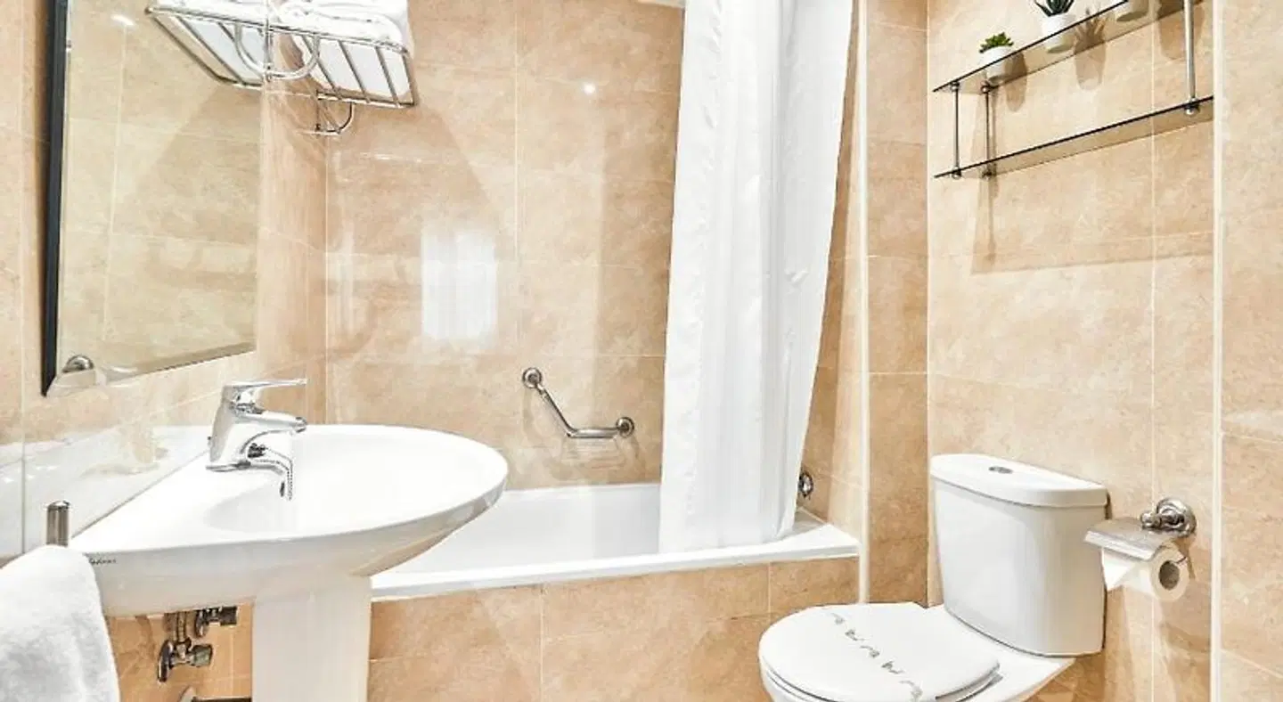 Apartamentos Juan Bravo Badezimmer