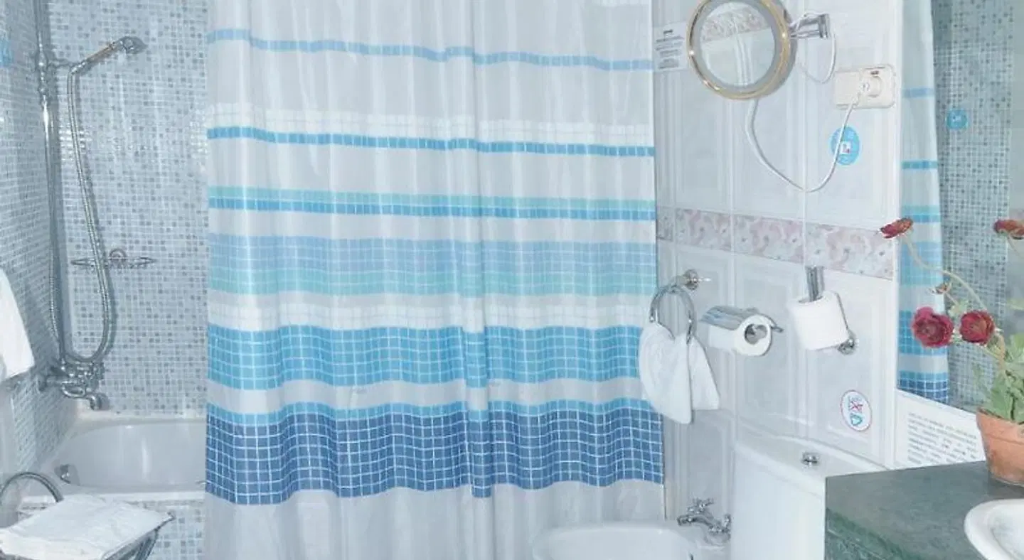Hostal Plaza d'Ort Badezimmer