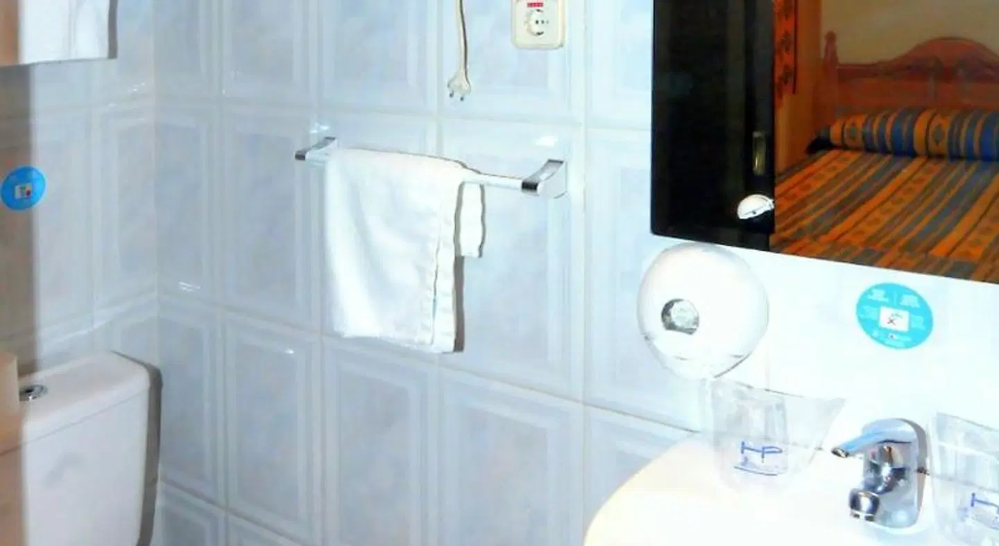 Hostal Plaza d'Ort Badezimmer