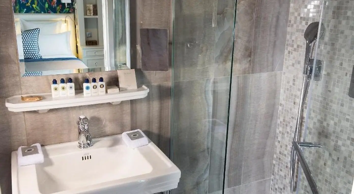 Hotel Monge Badezimmer