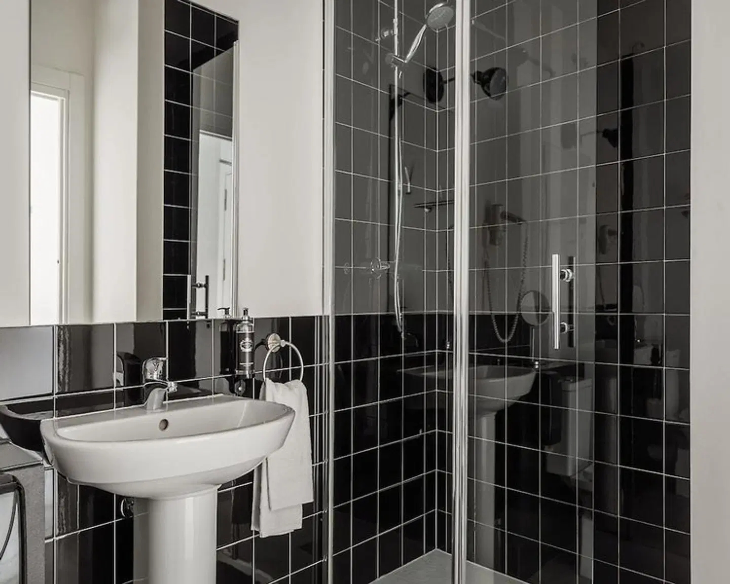 Cosmov Bilbao Hotel Badezimmer