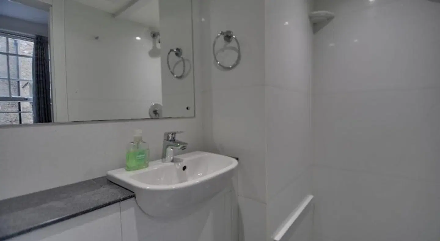 Astor Kensington Hostel Badezimmer