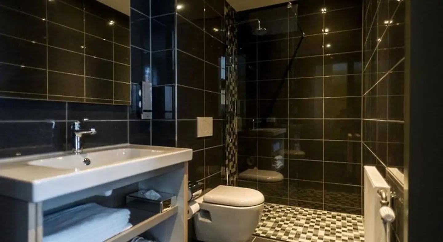 Golden Mansion Apartments Badezimmer